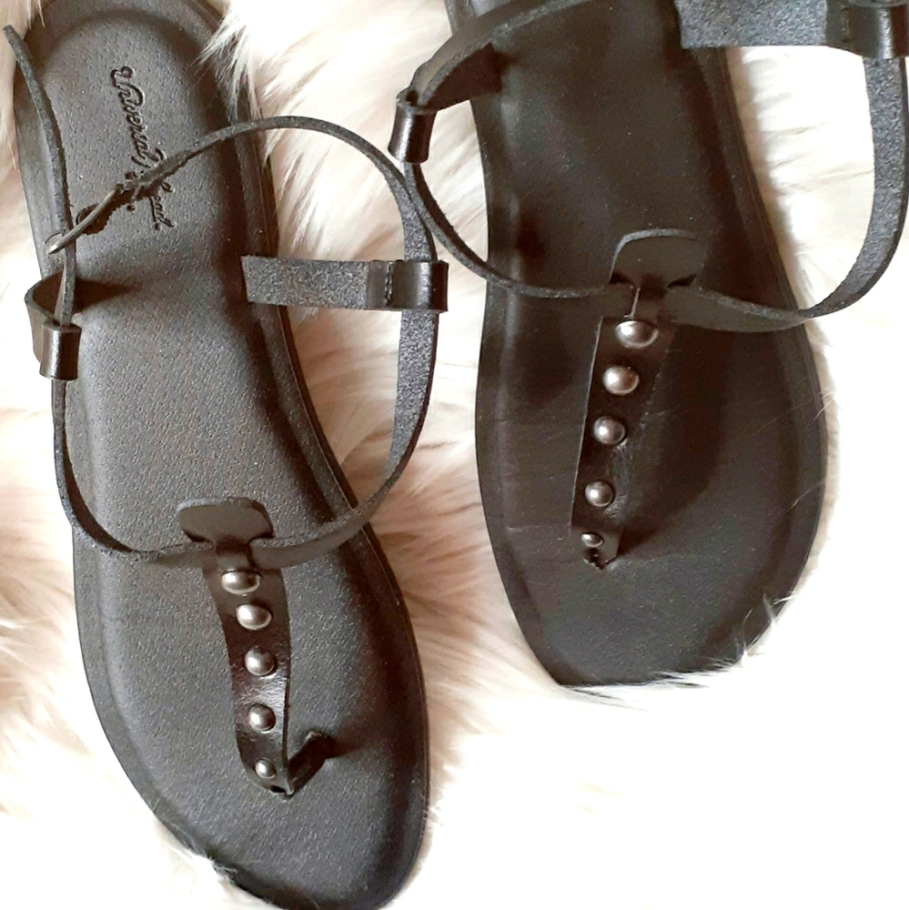 Universal Treads Sandals